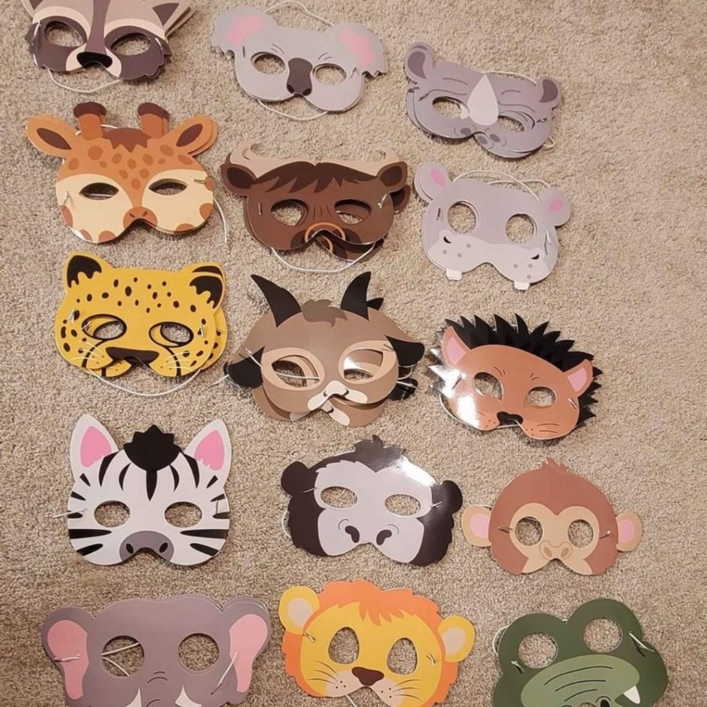 Set of 25 animal face masks for birthday parties. Comes with bands attached.